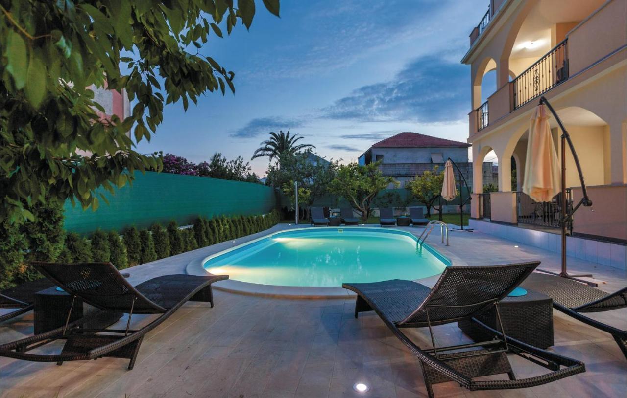 Kaštela Lovely Apartment In Kastel Stafilic With Jacuzzi מראה חיצוני תמונה
