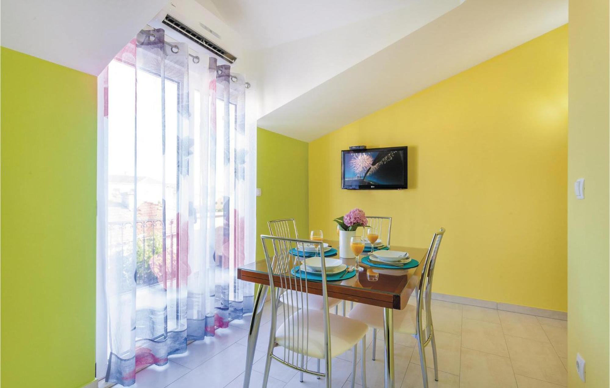 Kaštela Lovely Apartment In Kastel Stafilic With Jacuzzi מראה חיצוני תמונה